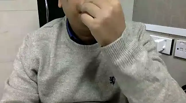 simpleguy1011 online show from December 2024 04:19:02 PM