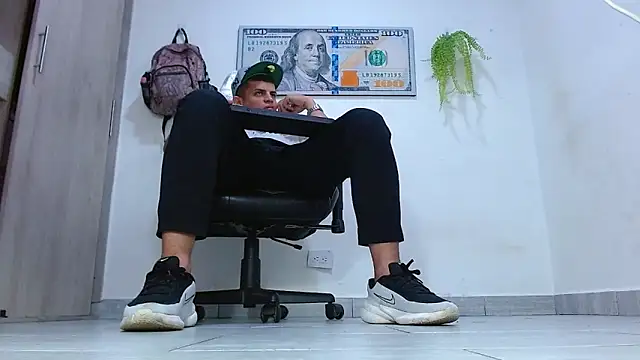 Snapshot of boss_of_cash chatting on June 2026 04:09:02 PM boss of cash online show from June 2026 04:09:02 PM