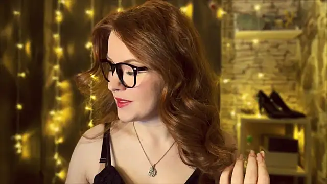Snapshot of LaurenRossss chatting on December 2024 08:51:01 PM LaurenRossss online show from December 2024 08:51:01 PM