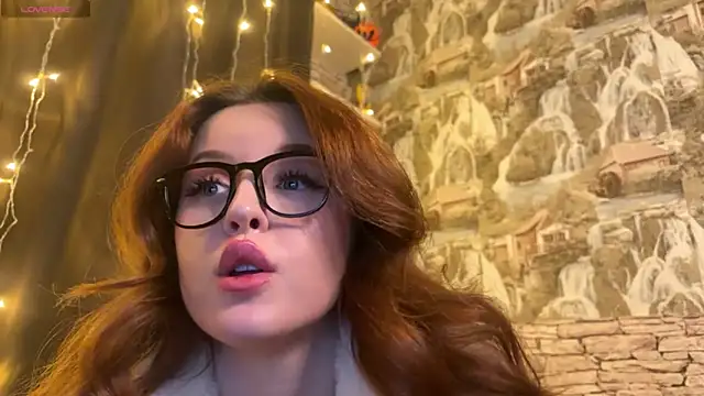 Snapshot of LaurenRossss chatting on January 2025 02:04:02 AM LaurenRossss online show from January 2025 02:04:02 AM