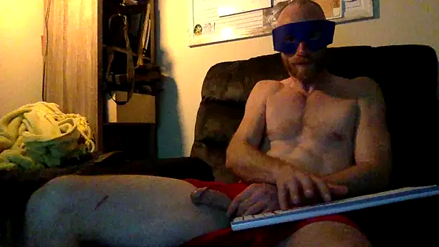 Snapshot of Twowellshapedheads chatting on December 2024 07:29:01 AM Twowellshapedheads online show from December 2024 07:29:01 AM