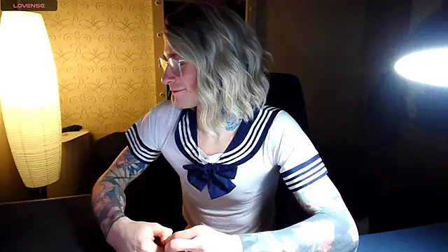 Julia dolls online show from December 2025 06:01:02 PM