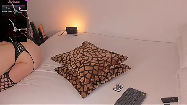 DannaHott17 online show from October 2025 01:13:01 PM