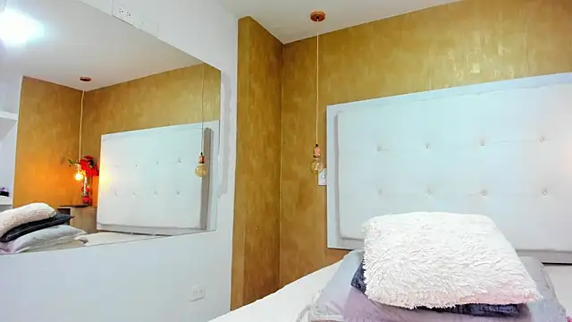 Milaspetite online show from February 2026 08:07:01 PM