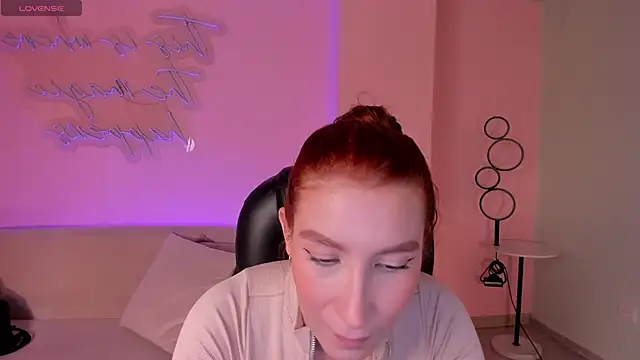Snapshot of MiaFarrell_ chatting on May 2026 05:10:01 PM MiaFarrell online show from May 2026 05:10:01 PM