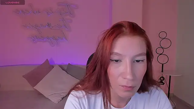 Snapshot of MiaFarrell_ chatting on May 2026 05:11:01 PM MiaFarrell online show from May 2026 05:11:01 PM