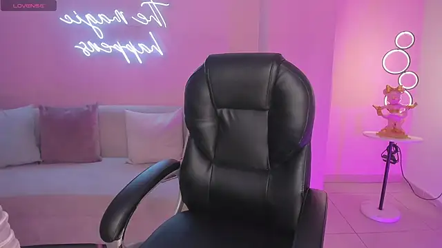 BellaCarteer  online show from November 2025 07:56:02 PM