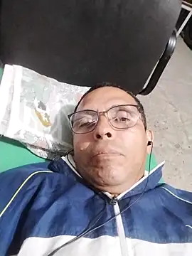 Snapshot of Alex011277 chatting on October 2025 03:18:02 AM Alex011277 online show from October 2025 03:18:02 AM