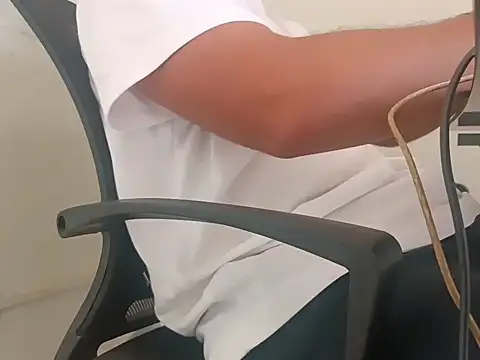 Snapshot of antonix-hard chatting on October 2025 07:58:01 PM antonix-hard online show from October 2025 07:58:01 PM