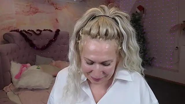 Snapshot of Penelope_Pinky chatting on December 2024 08:25:02 PM Penelope Pinky online show from December 2024 08:25:02 PM