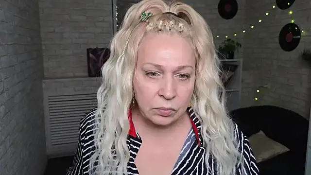 Snapshot of Penelope_Pinky chatting on January 2025 02:13:01 PM Penelope Pinky online show from January 2025 02:13:01 PM