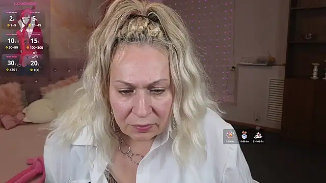 Snapshot of Penelope_Pinky chatting on February 2025 08:20:02 PM Penelope Pinky online show from February 2025 08:20:02 PM