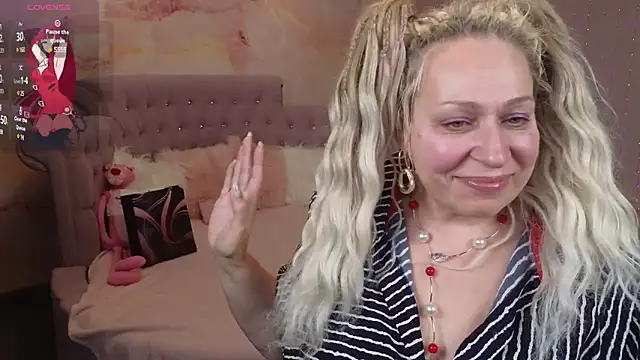 Snapshot of Penelope_Pinky chatting on February 2025 02:26:02 PM Penelope Pinky online show from February 2025 02:26:02 PM