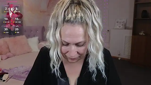 Snapshot of Penelope_Pinky chatting on February 2025 08:42:01 PM Penelope Pinky online show from February 2025 08:42:01 PM