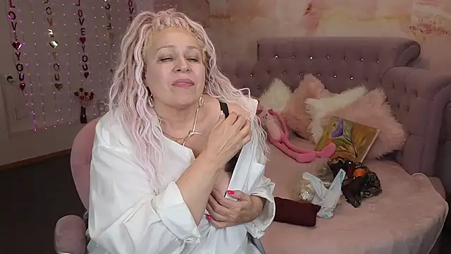 Snapshot of Penelope_Pinky chatting on March 2025 08:40:01 PM Penelope Pinky online show from March 2025 08:40:01 PM