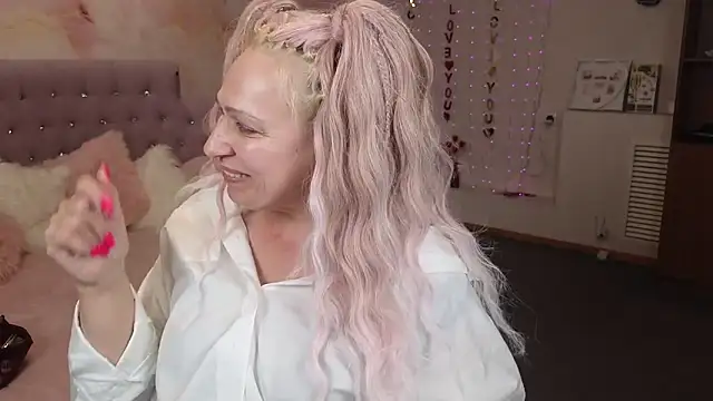 Snapshot of Penelope_Pinky chatting on March 2025 08:38:02 PM Penelope Pinky online show from March 2025 08:38:02 PM