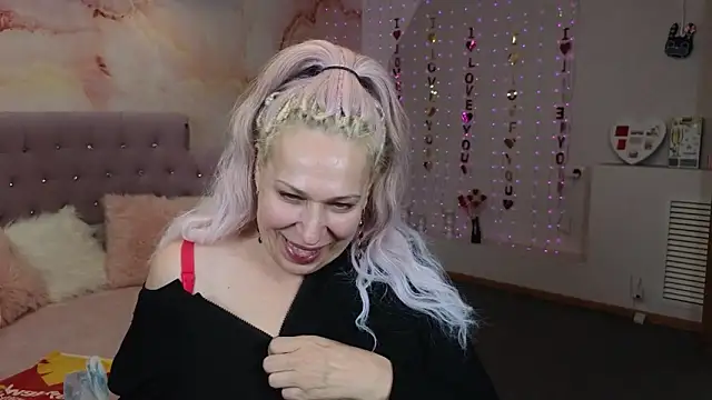 Snapshot of Penelope_Pinky chatting on March 2025 03:18:02 PM Penelope Pinky online show from March 2025 03:18:02 PM