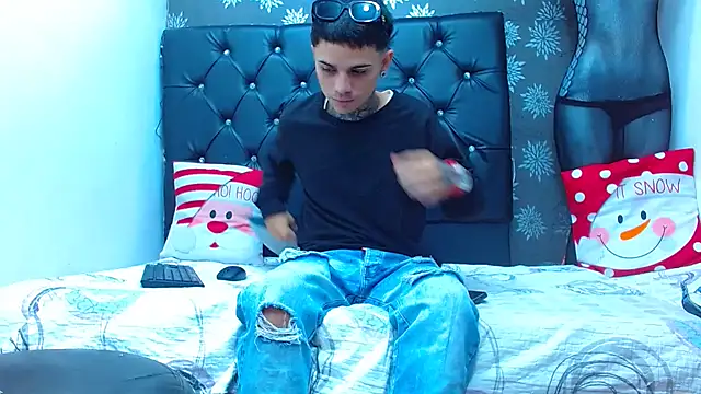 Snapshot of exotic_hot_couple chatting on December 2024 01:49:01 AM exotic hot couple online show from December 2024 01:49:01 AM