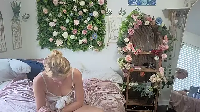 Snapshot of auroraandorion chatting on October 2025 09:36:01 PM auroraandorion online show from October 2025 09:36:01 PM