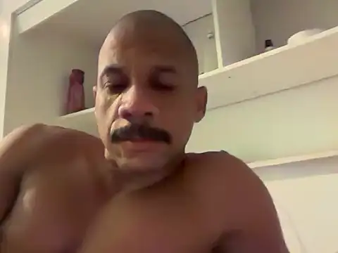 VHugoE online show from April 2026 12:46:01 AM