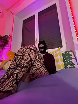 Snapshot of littlewitchxoxo chatting on December 2024 04:32:02 PM littlewitchxoxo online show from December 2024 04:32:02 PM