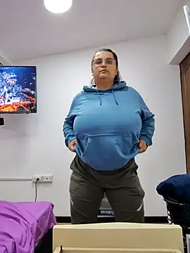 Miss balloonsmila online show from October 2025 03:06:02 AM