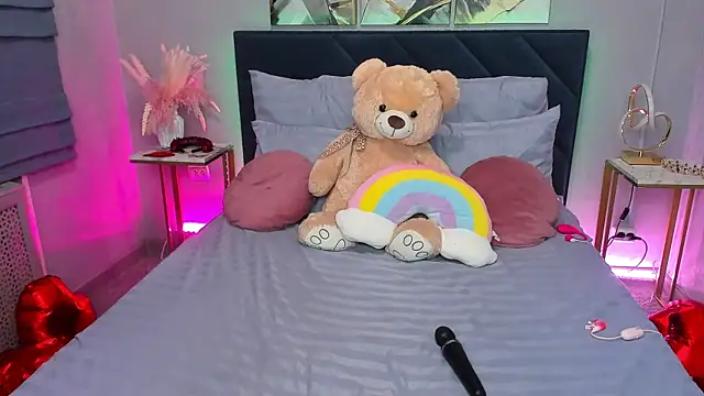 Curvy Dynamite  online show from March 2026 01:12:01 AM