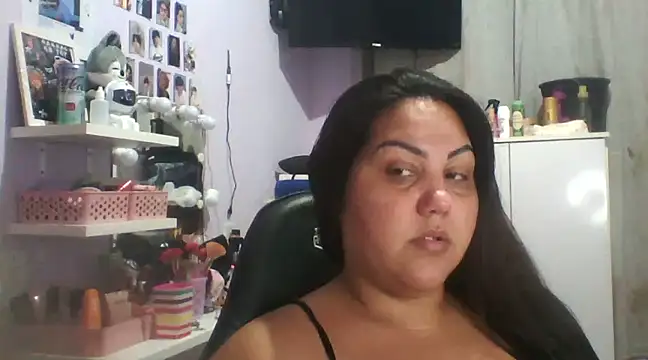 Snapshot of Paolaa_hoot chatting on February 2025 11:57:02 PM Paolaa hoot online show from February 2025 11:57:02 PM