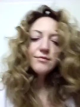 KattyLuuu online show from April 2026 09:45:02 PM