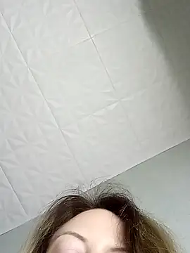 KattyLuuu online show from April 2026 09:31:02 PM