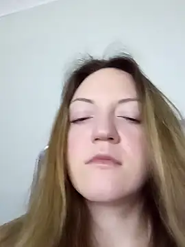 KattyLuuu online show from April 2026 07:58:02 PM