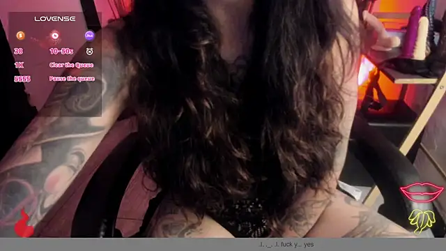 marlenna online show from September 2025 11:57:01 AM