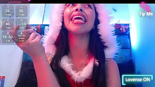 Snapshot of Roxan_Fox- chatting on December 2024 10:37:01 AM Roxan Fox- online show from December 2024 10:37:01 AM