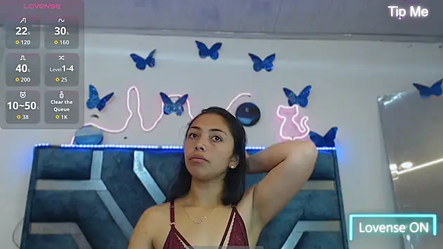 Snapshot of Roxan_Fox- chatting on September 2025 01:40:02 AM Roxan Fox- online show from September 2025 01:40:02 AM
