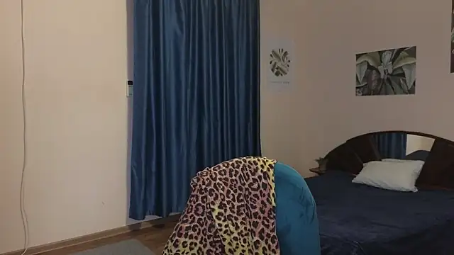 Miss Moren online show from November 2025 02:43:02 PM