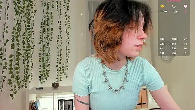 lilithlunna online show from January 2025 05:20:01 PM