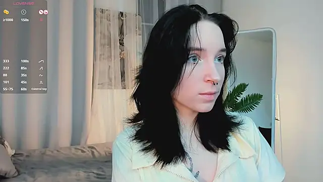 lilithlunna online show from November 2025 12:59:02 PM