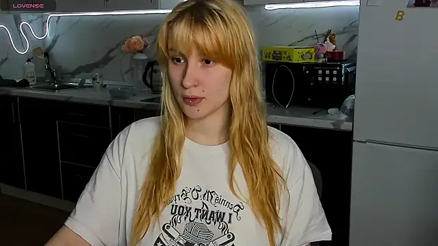 Snapshot of Sweet_white_chocolate chatting on February 2026 12:03:01 AM Sweet white chocolate online show from February 2026 12:03:01 AM