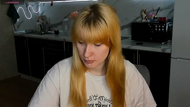 Snapshot of Sweet_white_chocolate chatting on February 2026 09:44:02 PM Sweet white chocolate online show from February 2026 09:44:02 PM