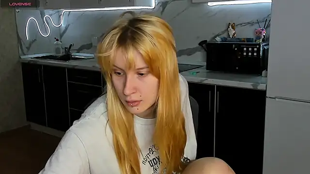 Snapshot of Sweet_white_chocolate chatting on February 2026 06:10:02 AM Sweet white chocolate online show from February 2026 06:10:02 AM