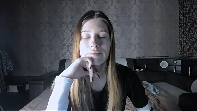 Agnes Allenn online show from October 2025 11:03:01 AM