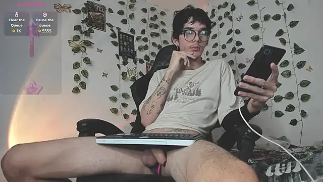 Snapshot of skinny_dann chatting on January 2025 01:56:01 AM skinny dann online show from January 2025 01:56:01 AM