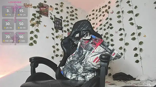 Snapshot of skinny_dann chatting on January 2025 04:25:02 AM skinny dann online show from January 2025 04:25:02 AM