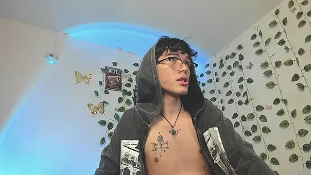 Snapshot of skinny_dann chatting on February 2025 01:20:02 AM skinny dann online show from February 2025 01:20:02 AM