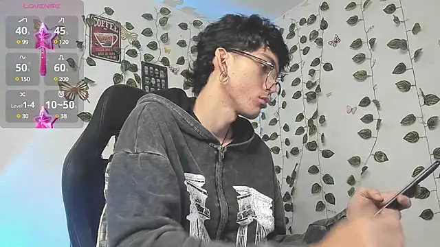 Snapshot of skinny_dann chatting on March 2025 03:04:01 AM skinny dann online show from March 2025 03:04:01 AM