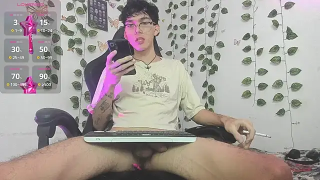 Snapshot of skinny_dann chatting on March 2025 02:39:02 AM skinny dann online show from March 2025 02:39:02 AM