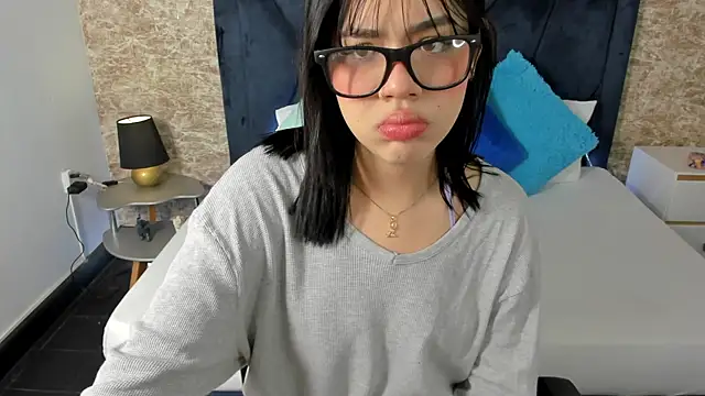 Lily Woodz online show from March 2025 12:33:02 PM