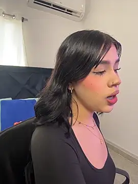 Lily Woodz online show from February 2026 02:36:01 PM