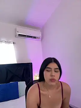 Lily Woodz online show from April 2026 07:06:01 PM