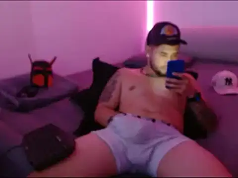 Snapshot of miia-liiam chatting on January 2025 08:06:01 AM miia-liiam online show from January 2025 08:06:01 AM